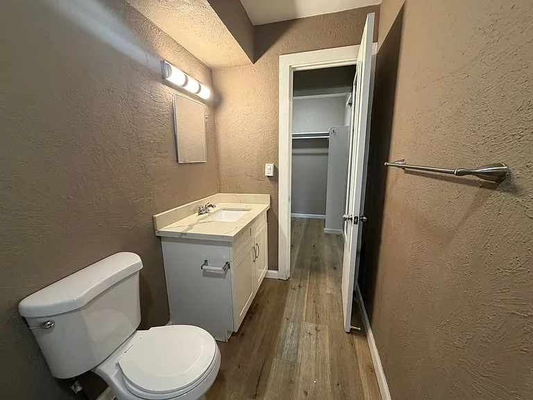 369 Hobron Ln — Photo 8
