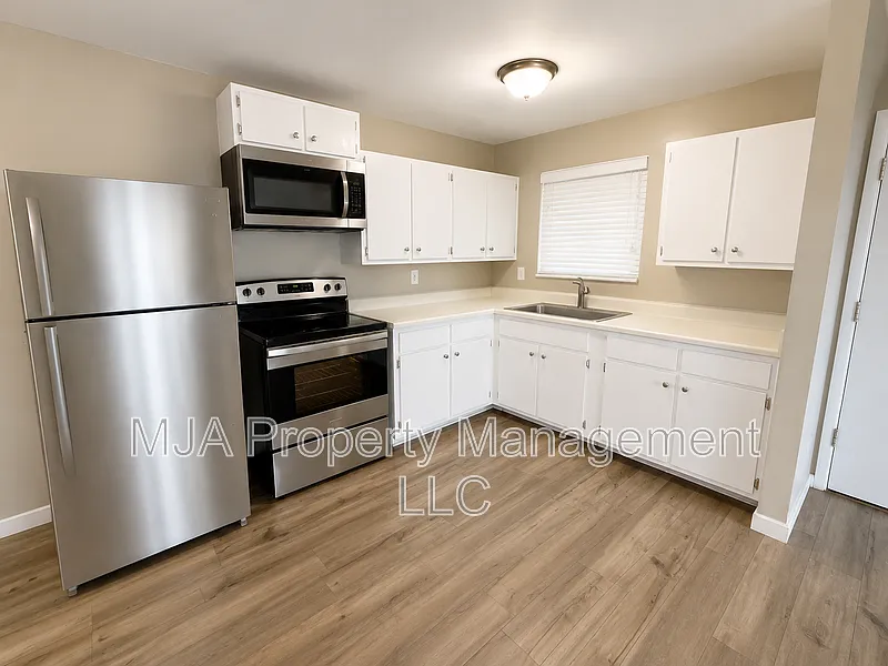 2 bed, 1.0 bath, 965 sqft, $1,125 — Photo 3