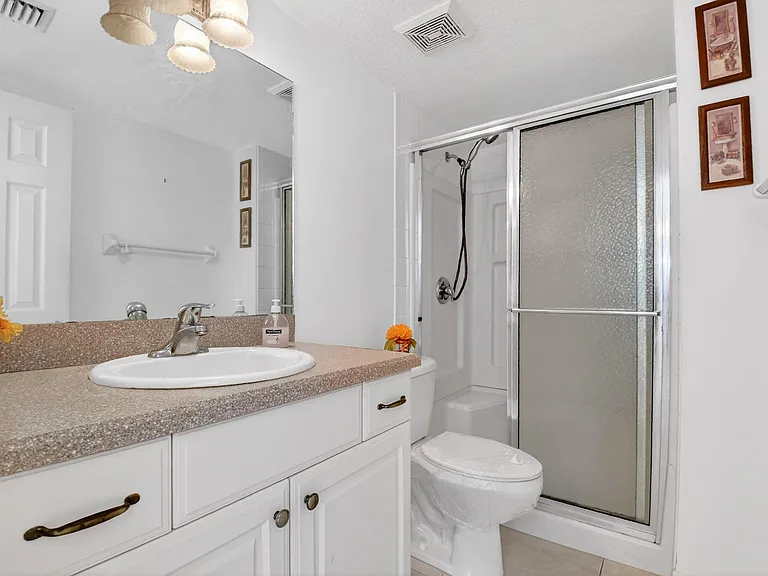 230 NE 26th Ave #302 — Photo 29