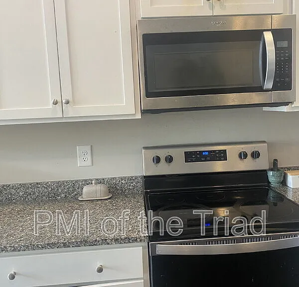 2953 York Place Dr — Photo 3