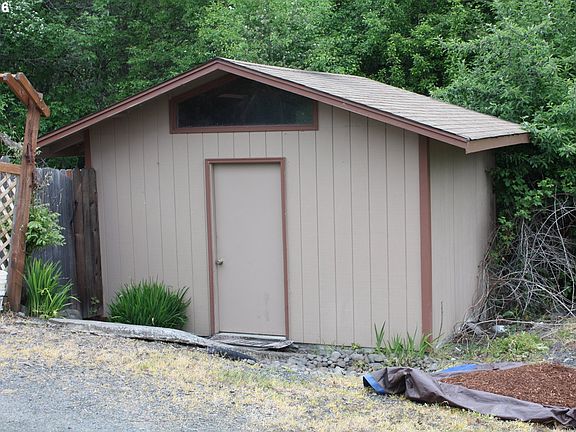 4th image of 825 NW Evans St