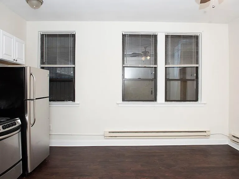 3345 N Marshfield Ave #105 — Photo 3