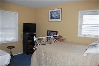 5th image of 463 E Fullerton Ave