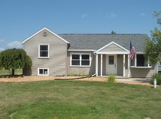 532 W Parish Rd, Kawkawlin, MI 48631