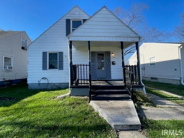 745 S Falcon St, South Bend, IN 46619