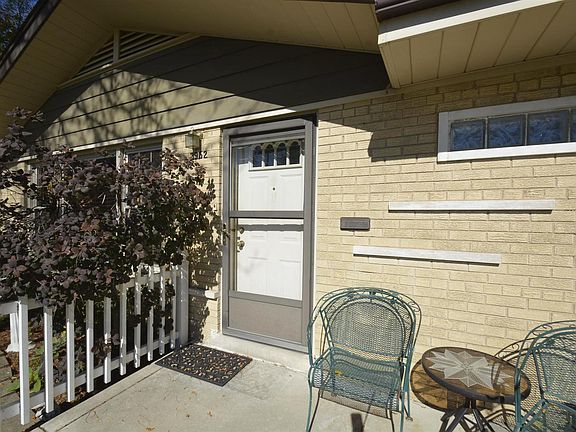 3rd image of 2952 W 98th St