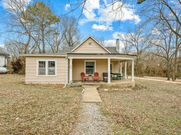 302 Henley Street, Ava, MO 65608
