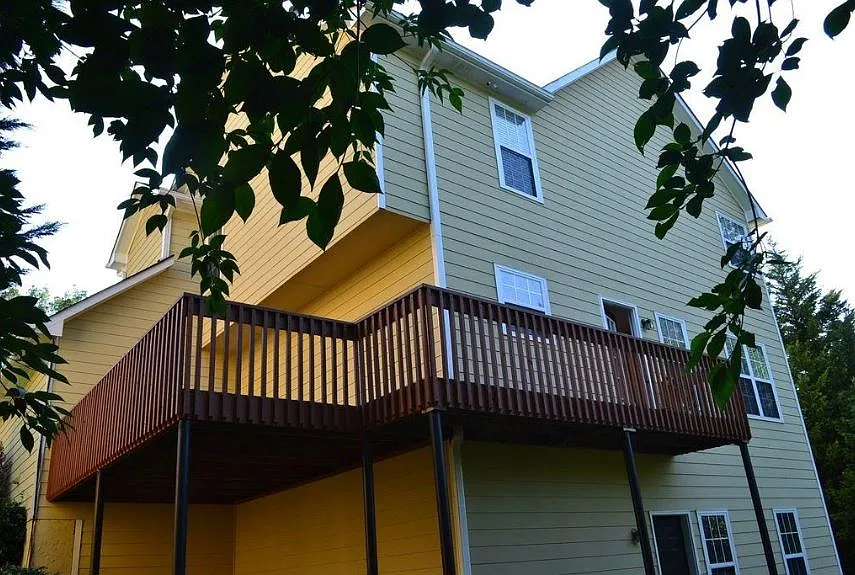 3 bed, 2.5 bath, 1956 sqft, $2,600 — Photo 2