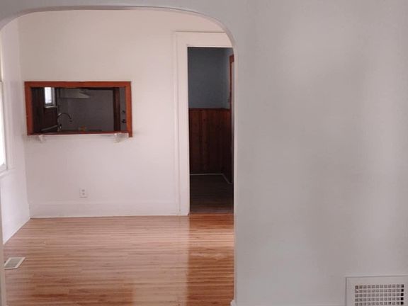 3rd image of 615 Ravenswood Dr