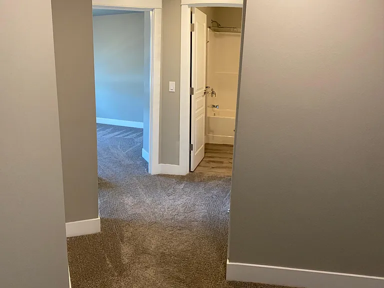 141 SW Kalmia St — Photo 10
