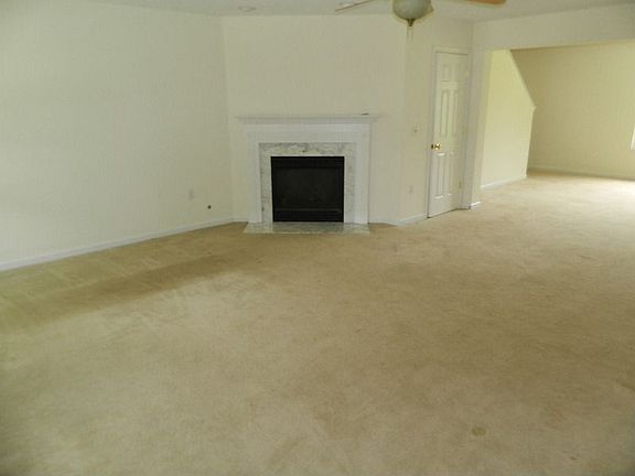 5th image of 919 Brookwood Dr