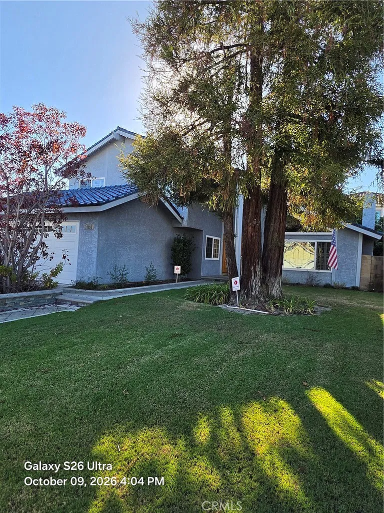 4 bed, 2304 sqft, $5,490 — Photo 2