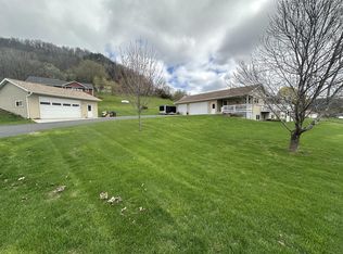 100 Cactus Dr, Chaseburg, WI 54621