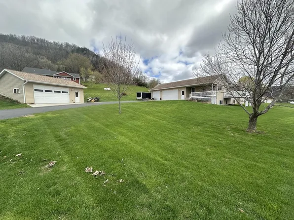 100 Cactus DRIVE, Chaseburg, WI 54621