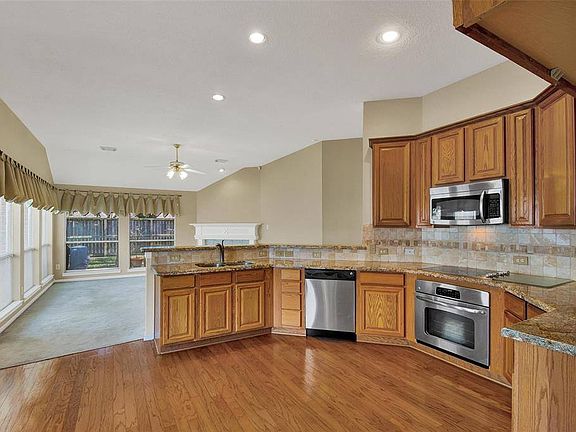 3rd image of 9506 Barretts Glen Ct