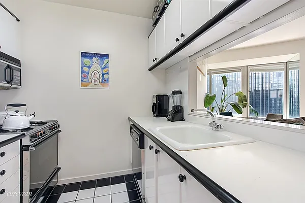 Sold by Corcoran | media 3