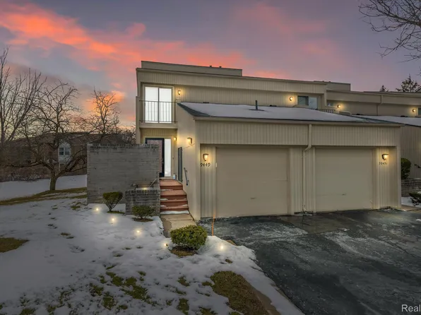 39449 Country Ln, Novi, MI 48375