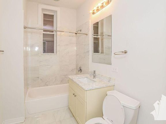 4th image of 854 W Armitage Ave #1322