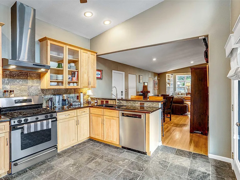 1803 Mohle Dr — Photo 11