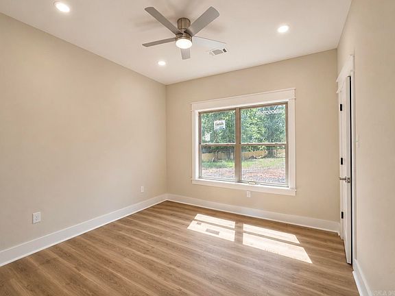 4th image of 1213 E Carmichael Rd