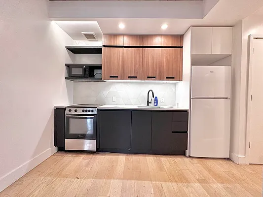 Rented by Doorway NYC, LLC | media 22