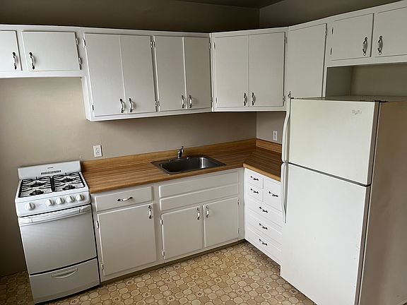 3rd image of 1002 Lamberton St Floor 2