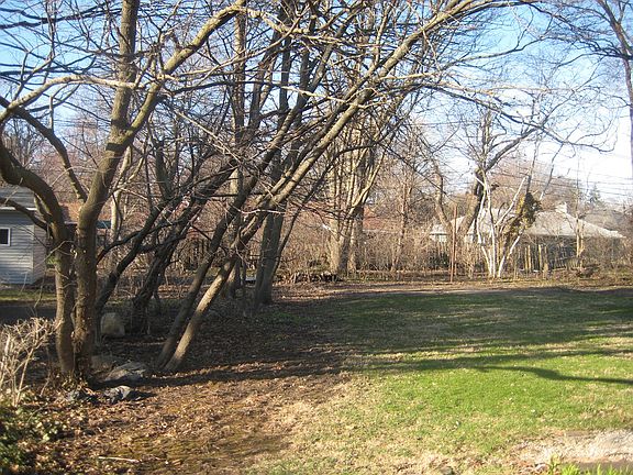 5th image of 102 W Mumford Dr #2