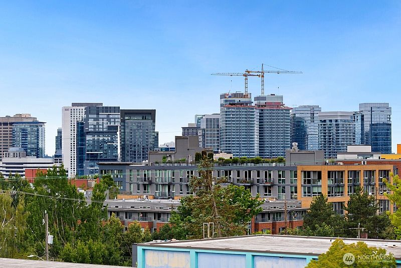 3rd image of 702 11th Avenue E