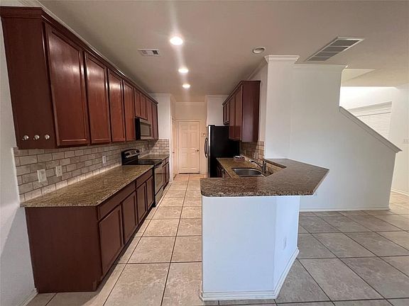 5th image of 6435 Calgary Woods Ln