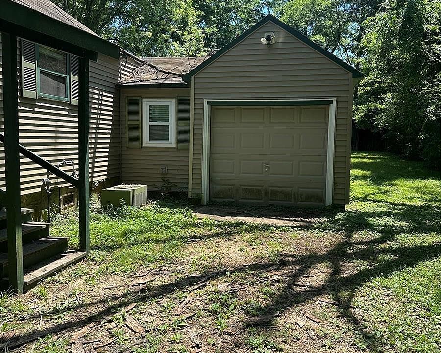 2nd image of 204 Marvin St