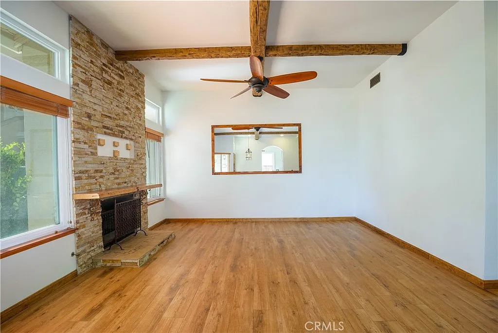 3 bed, 2.5 bath, 1809 sqft, $4,500 — Photo 2