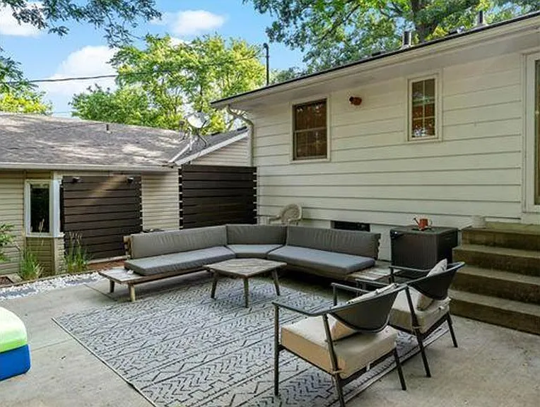 4520 Vandervork Ave — Photo 3