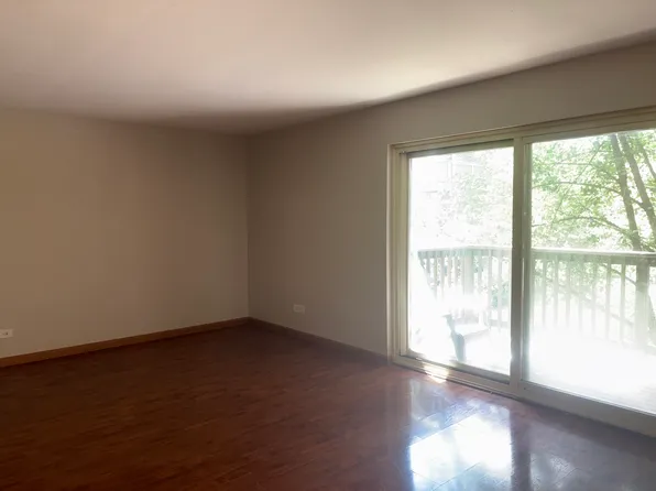 700 Perrie Dr, Elk Grove Village, IL