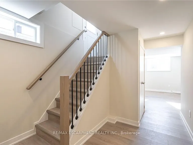 749 Upper Ottawa St #2 — Photo 12