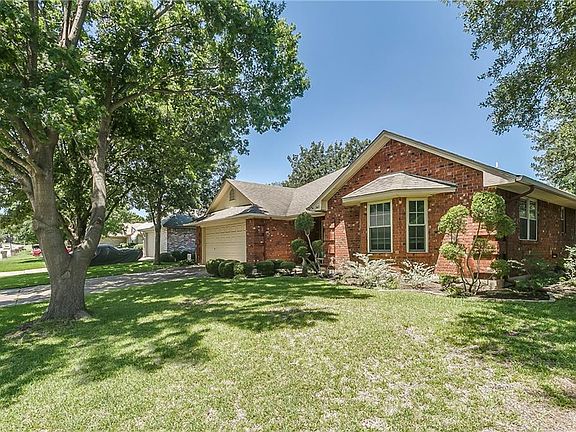 2nd image of 141 Sandlewood Ln