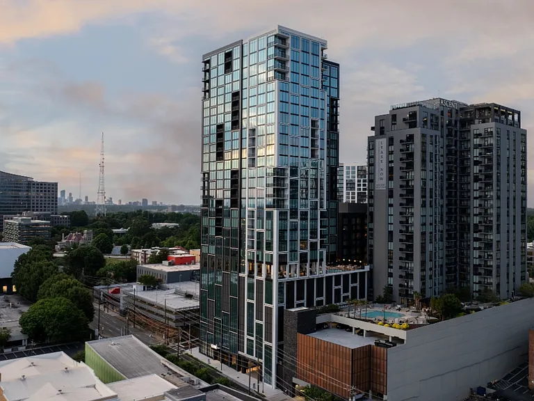 Emmi Midtown — Photo 66