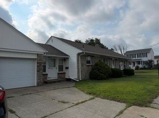 200 Budlong Rd, Cranston, RI 02920