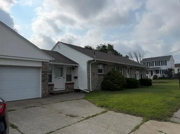 200 Budlong Rd, Cranston, RI 02920