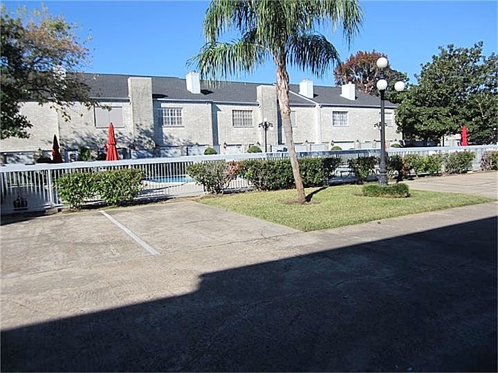 1st image of 566 Wilcrest Dr #566