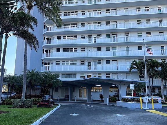 4th image of 1920 S Ocean Drive #604