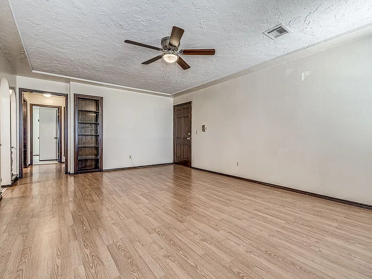 4132 NW 36th St — Photo 23