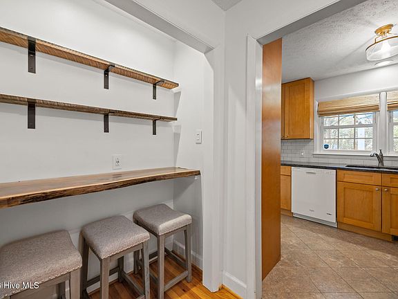 5th image of 670 N Saylor Street