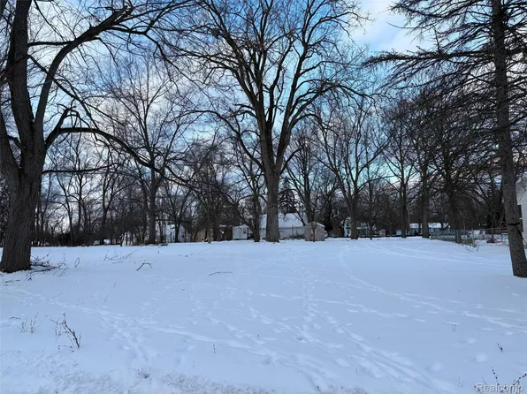 2918 Midwood St, Lansing, MI 48911