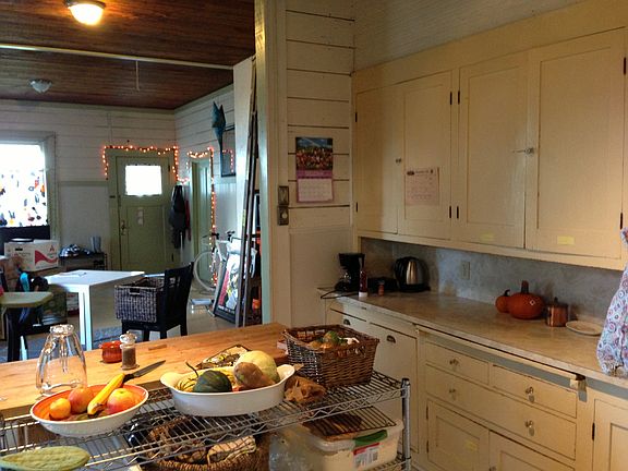 Great Built-Ins/High Ceiling