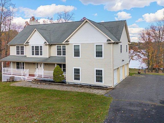 2nd image of 34 Twin Lakes Road