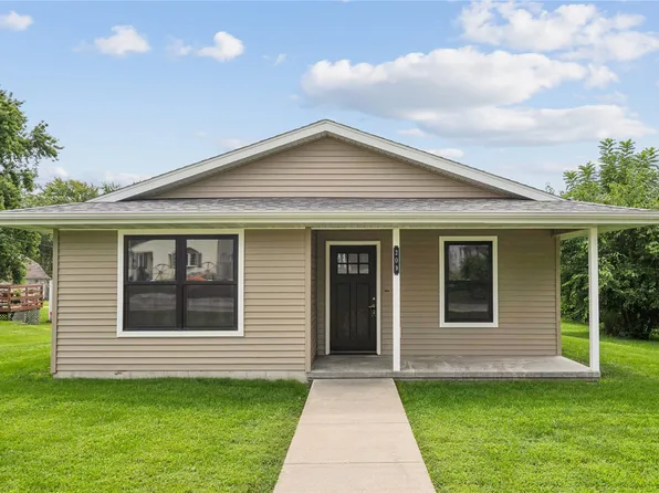 209 Lincoln Way W, Wheatland, IA 52777