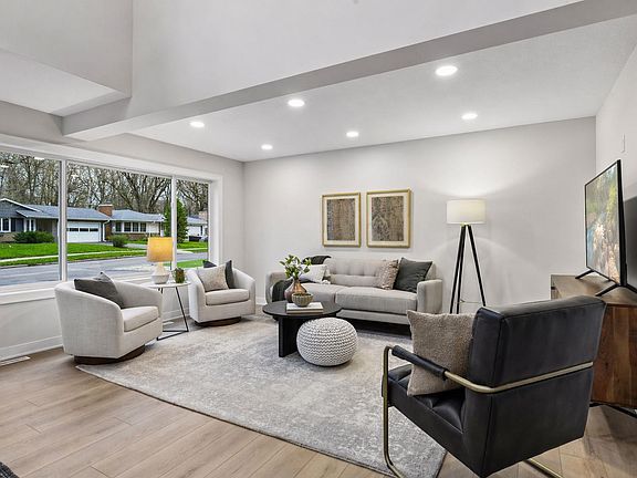 5th image of 3220 Aquila Ln S