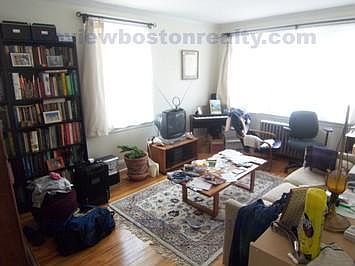 2nd image of 58 Selkirk Rd #T4