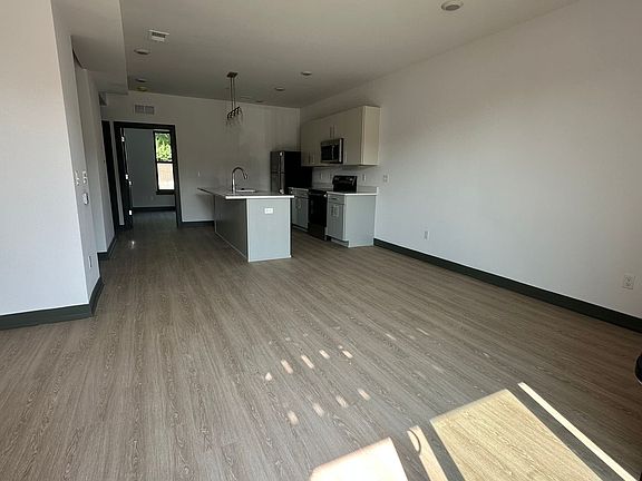 4th image of 2639-2649 Oxford Rd #2639-303