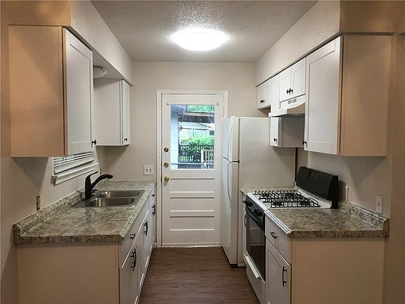 3rd image of 8520 Woodstone Dr